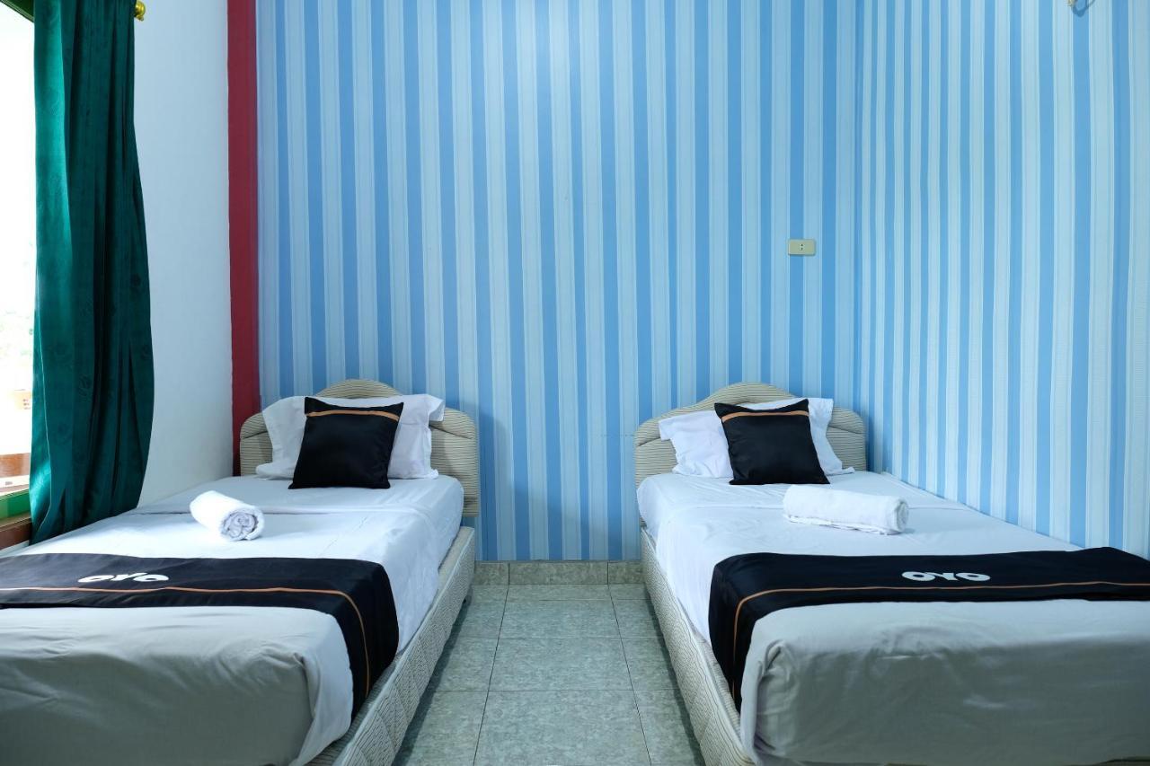 Oyo 2186 Esbe Hotel Syariah Tanjung Pandan Exterior foto